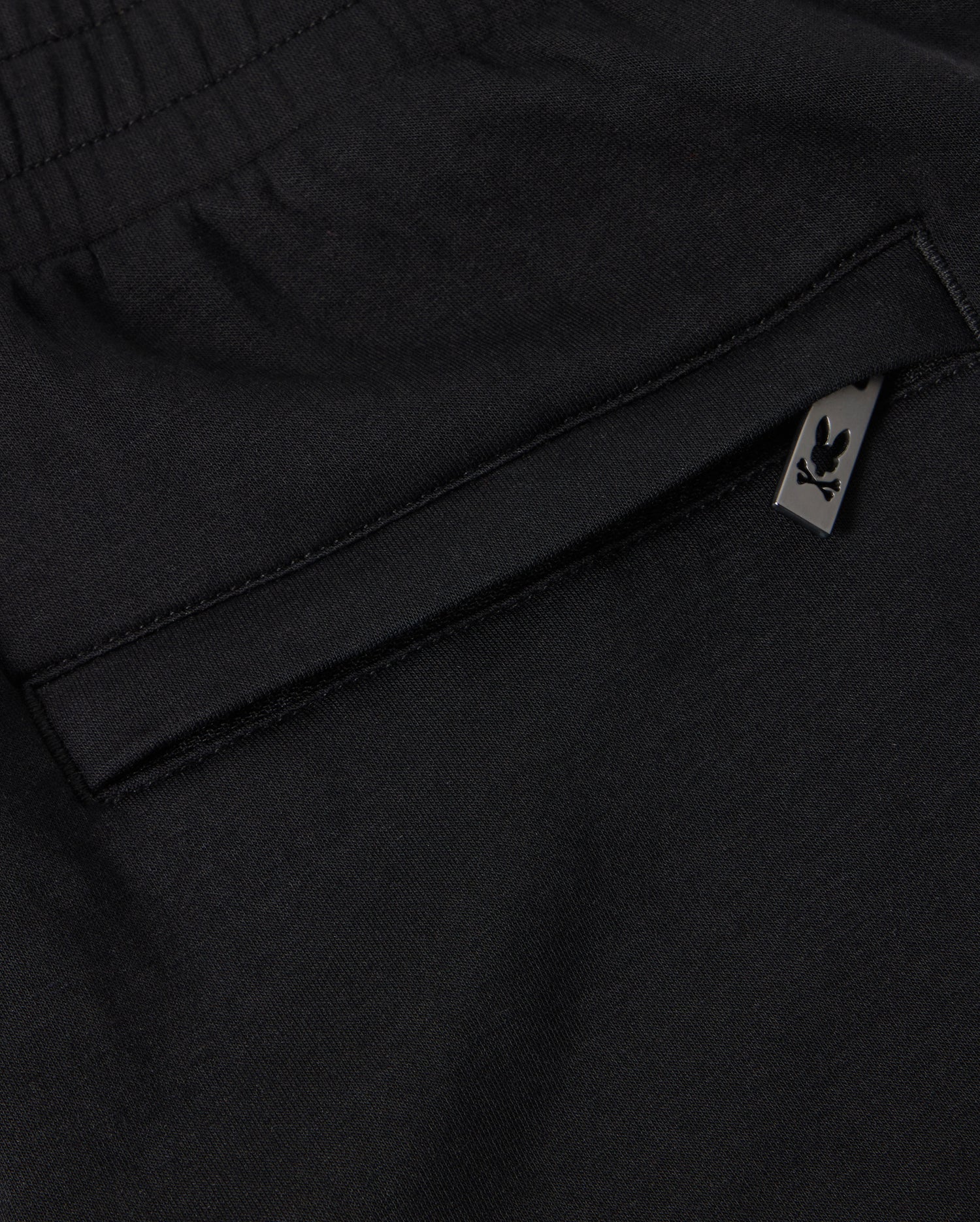 A close up of a Psycho Bunny KIDS LYONS SWEATSHORT - B0R578C200 fleece pocket.