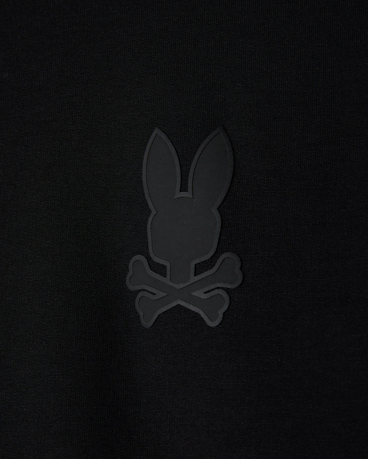 The KIDS HOUSTON FRENCH TERRY CREWNECK - B0S462C200 by Psycho Bunny features a black background with a minimalist, monochromatic bunny head design alongside crossed bones, giving it a pirate skull and crossbones vibe. Made from premium cotton fabric, this lightweight piece brings an edgy elegance to your collection.