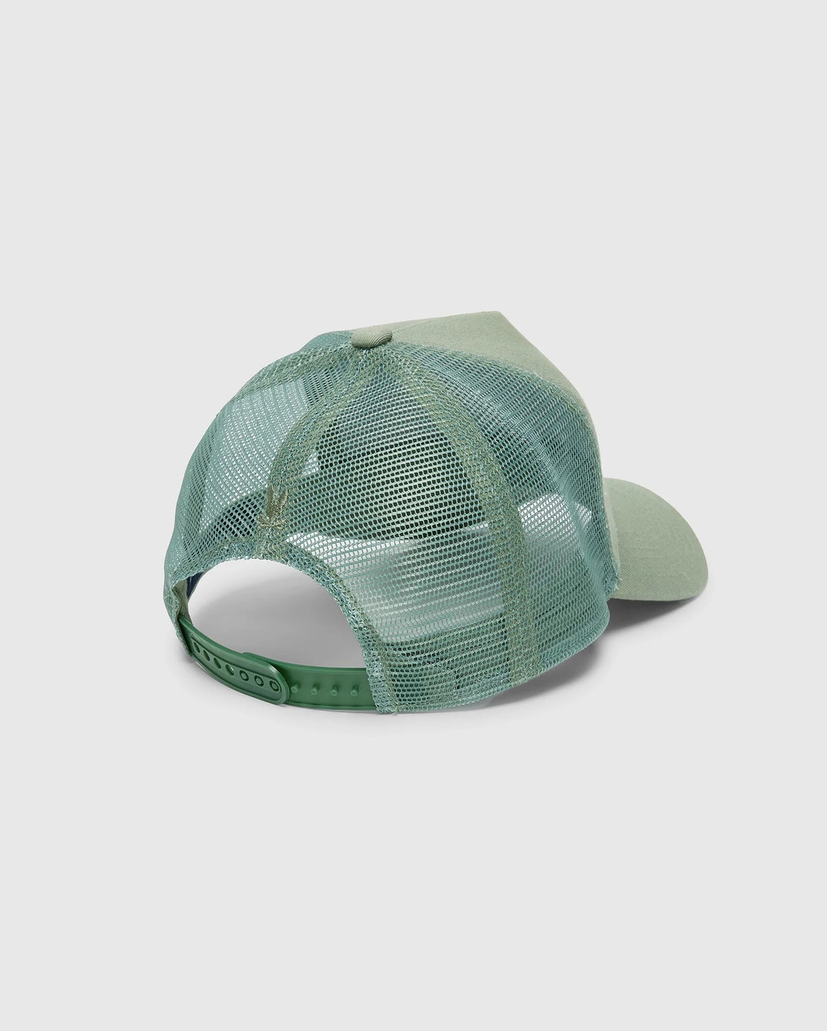 The Men's Melbourne Graphic Trucker Hat by Psycho Bunny features a green front, mesh back, and adjustable snapback. It showcases an embroidered icon on a light gray background, perfectly combining fashion and function.
