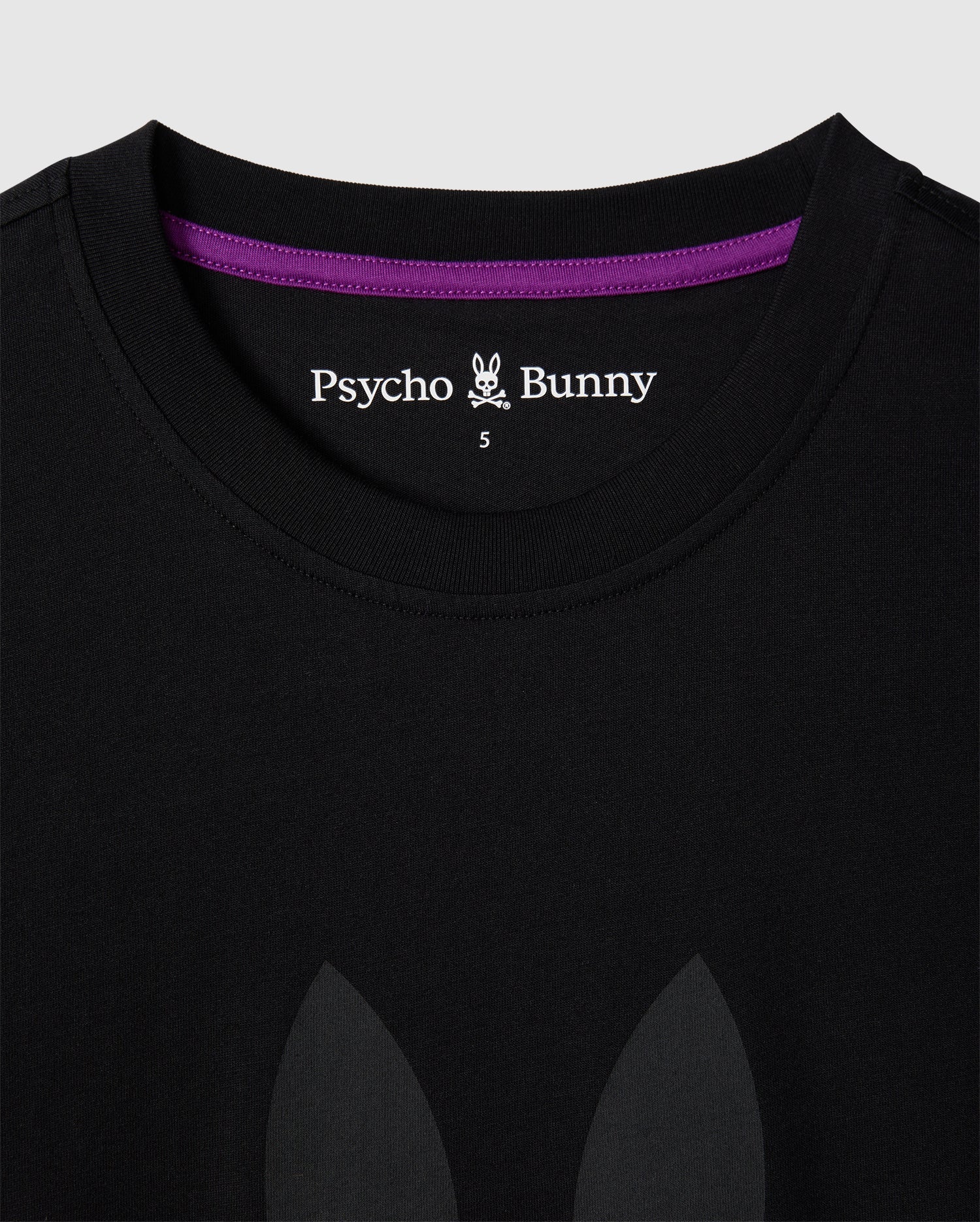 Label detail of the pima cotton preston graphic tee in black