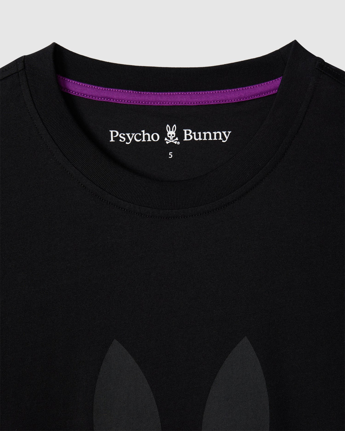 Label detail of the pima cotton preston graphic tee in black