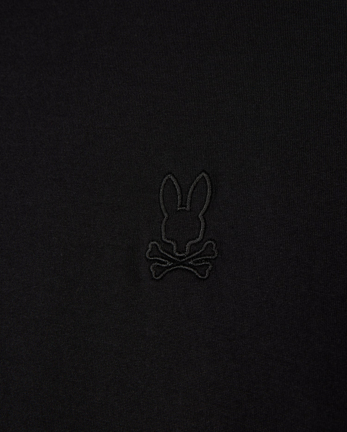 The Psycho Bunny MENS JAMES PREMIUM CREW NECK TEE - B6U952D200 in textured black is made from Premium Pima cotton and showcases a finely embroidered bunny skull and crossbones logo centrally.