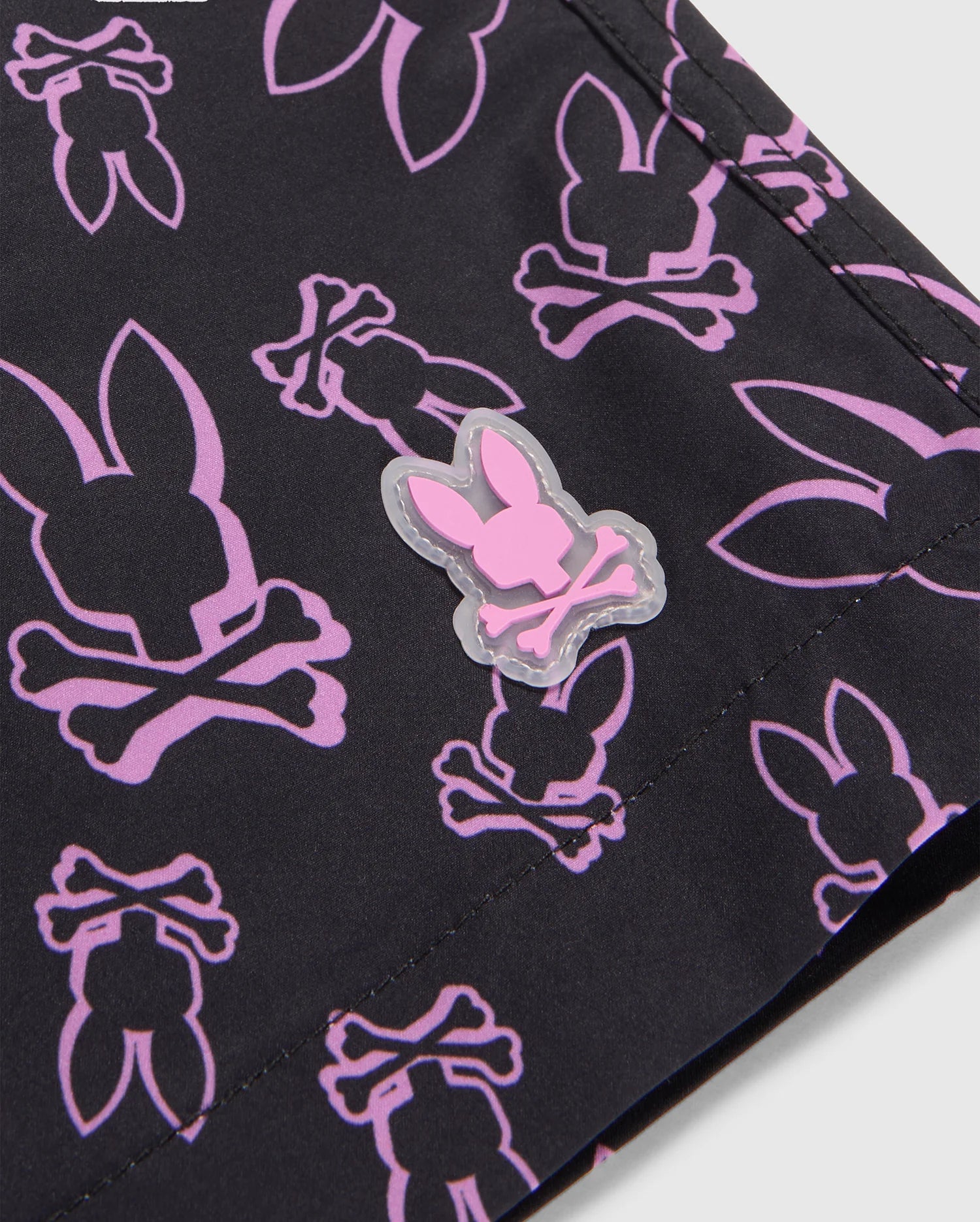 Logo detail on Men's rendon print swim trunk