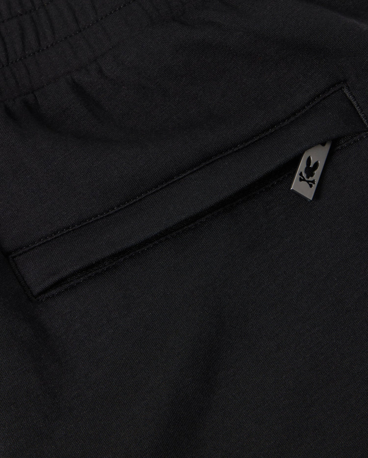 A close up of a Psycho Bunny KIDS LYONS SWEATSHORT - B0R578C200 fleece pocket.