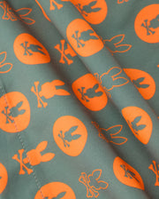 The KIDS ARNOLD PRINT SWIM TRUNK - B0W820D200 by Psycho Bunny is designed with quick-dry fabric featuring an orange print on a dark green backdrop adorned with circles containing silhouettes of bunnies and crossed bones. The pattern repeats seamlessly, complemented by a fun stretch mesh lining.