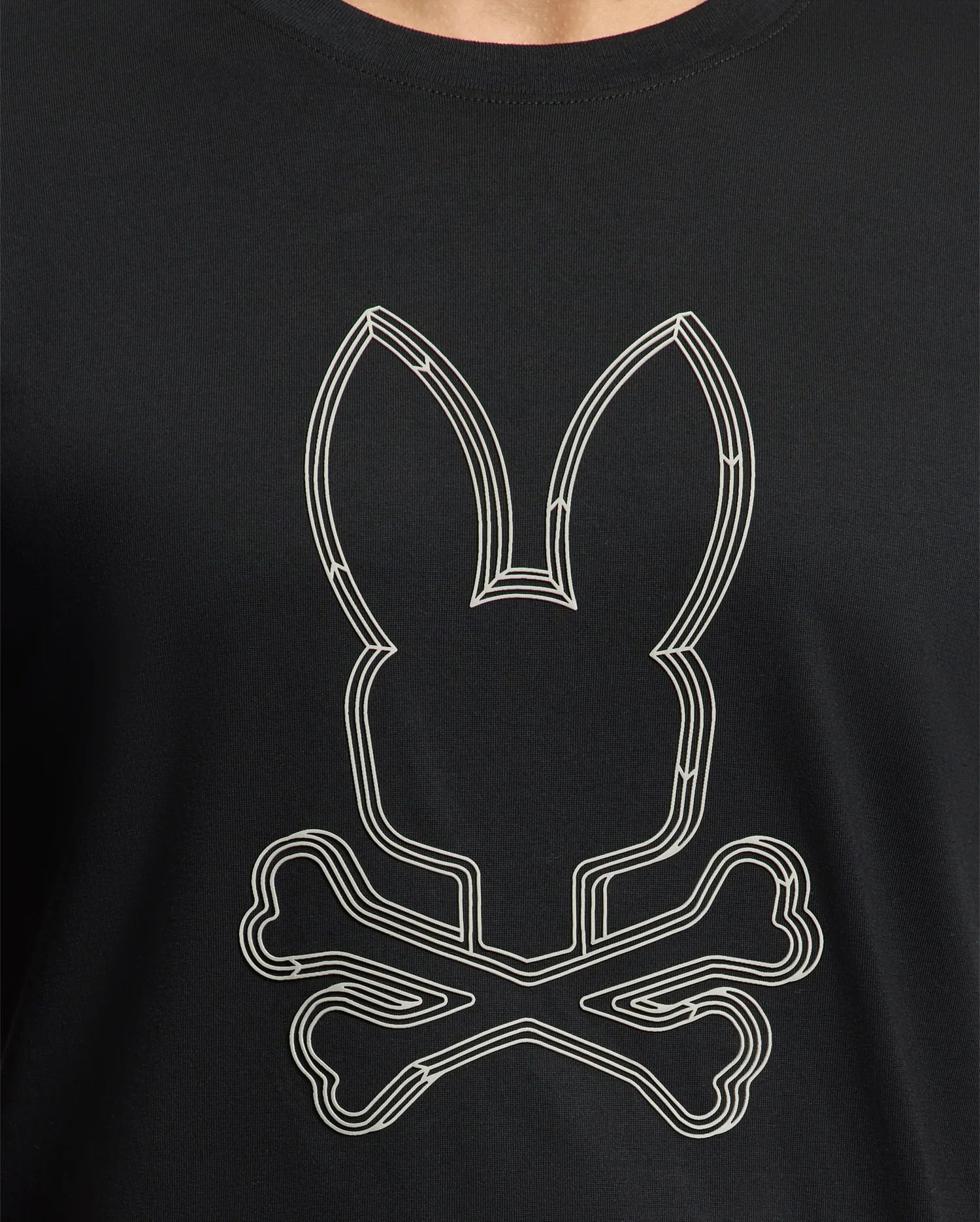 The Psycho Bunny Men's Monarc Front Bunny Graphic Tee (B6U211E200) is made from 100% Pima cotton and showcases a minimalist skull and crossbones motif with a rabbit's head above two crossed bones. This eye-catching design is set against the black T-shirt, enhanced by a rib knit crewneck for increased comfort and style.