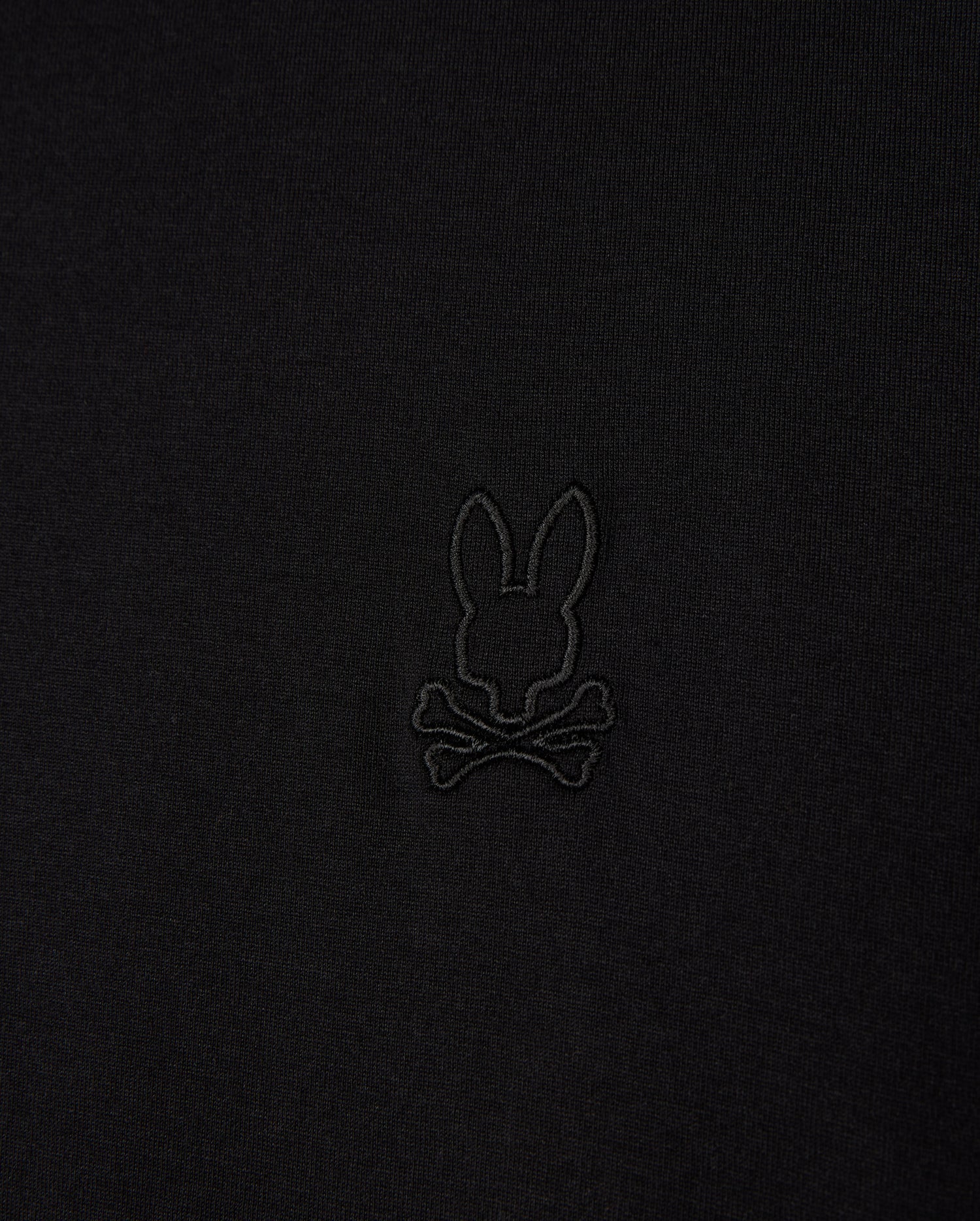 The Psycho Bunny MENS JAMES PREMIUM CREW NECK TEE - B6U952D200 in textured black is made from Premium Pima cotton and showcases a finely embroidered bunny skull and crossbones logo centrally.