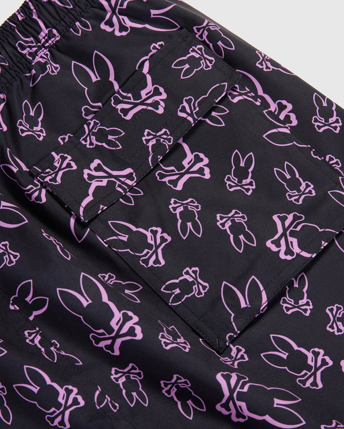 Pocket detail on Men's rendon print swim trunk