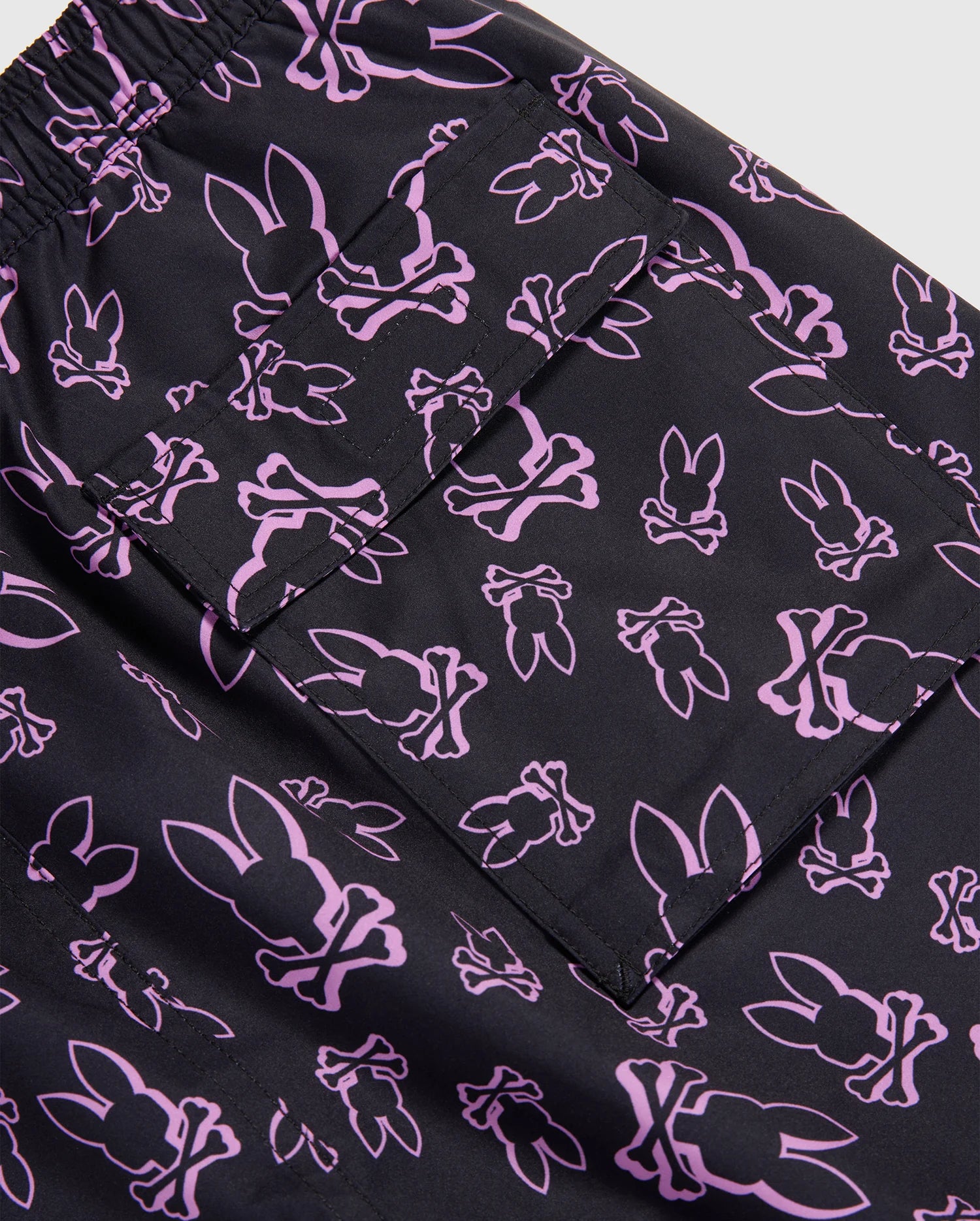 Pocket detail on Men's rendon print swim trunk